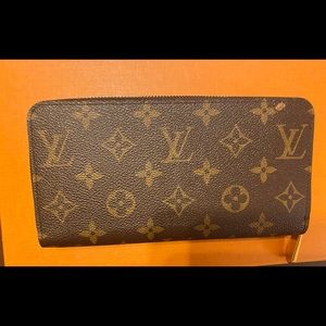 Louis Vuitton Zippy Wallet